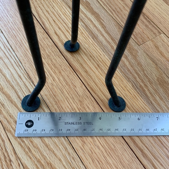 Metal Fluted Vase Holder - Picture 5 of 5